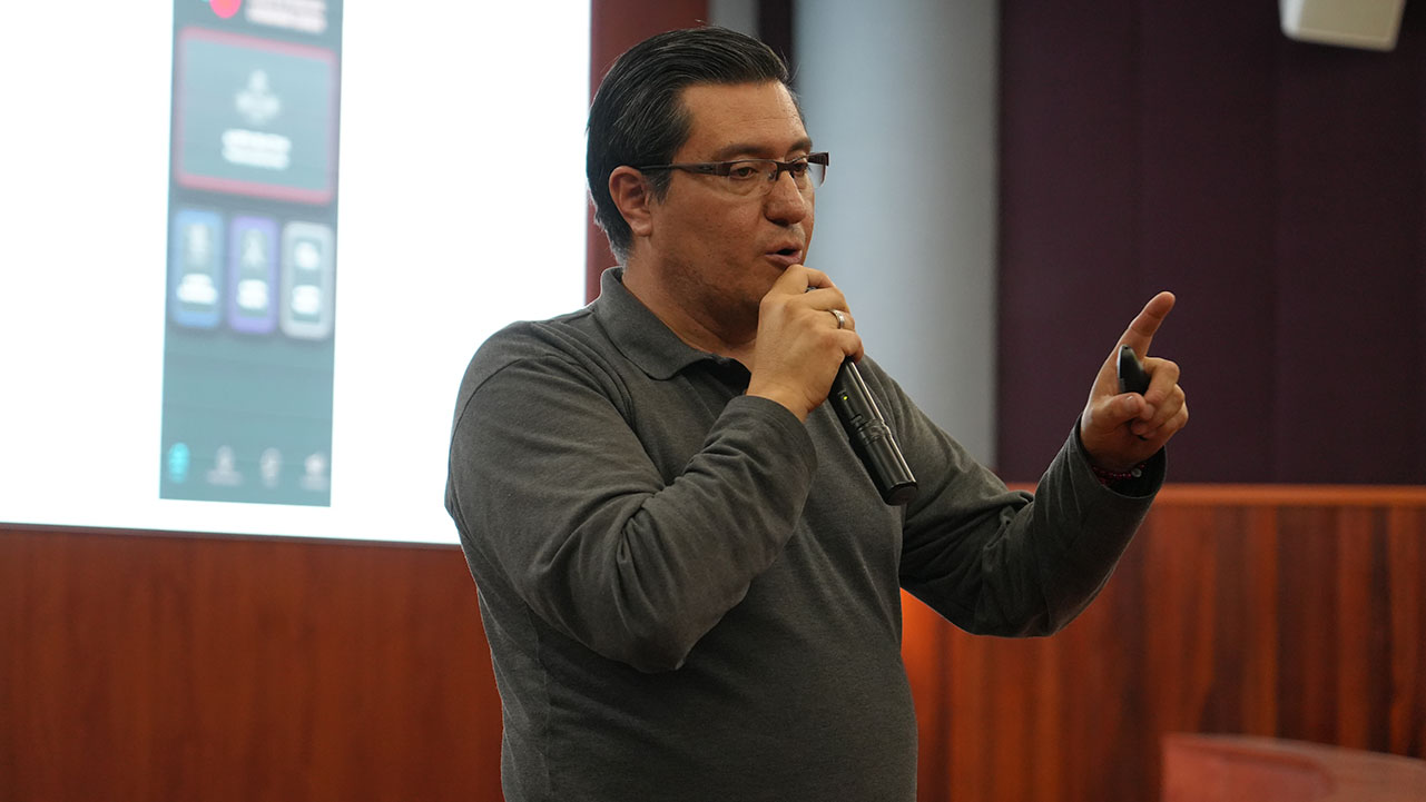 Andrés Amaya representante del CSC socializó el uso de Smart