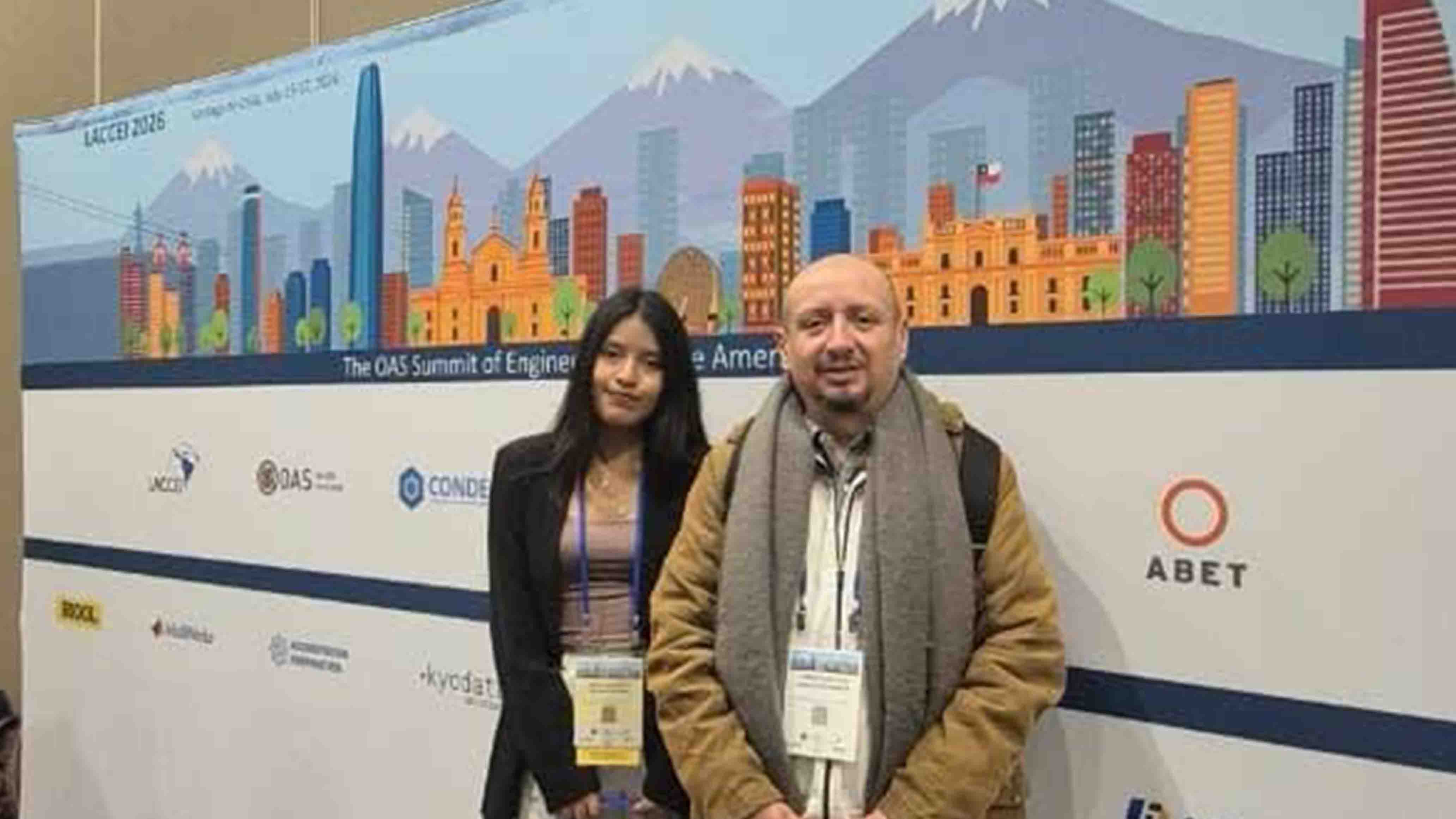 Estudiante de Diseño Multimedia junto a su mentor gana reconocimiento internacional