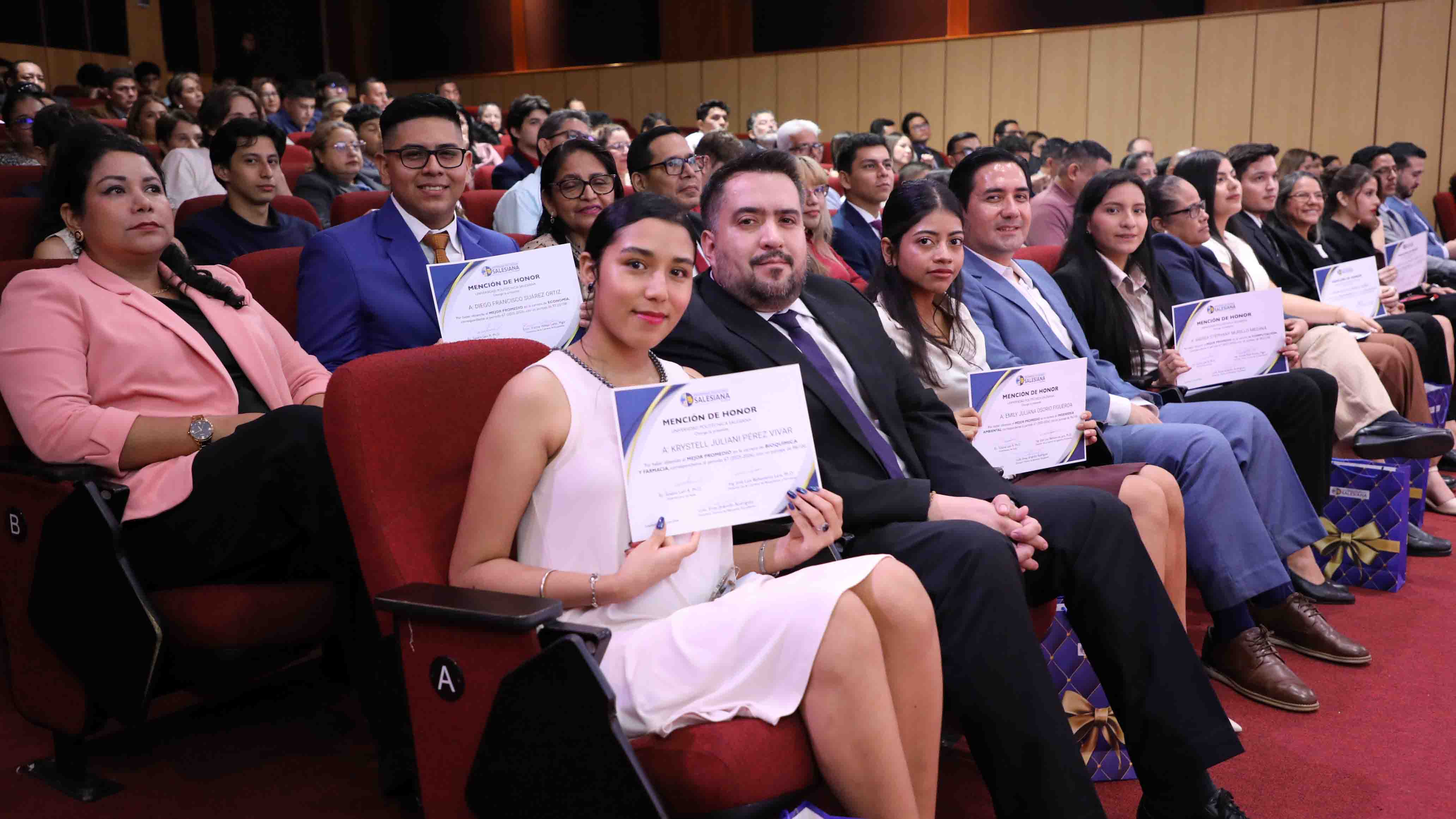La UPS Guayaquil reconoce la excelencia de sus estudiantes en el Programa de Distinción Académica