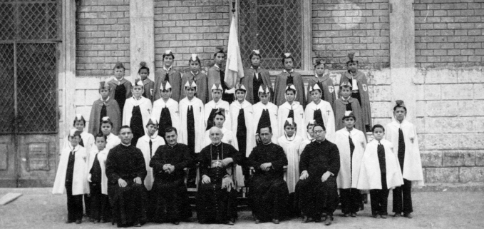 Estudiantes del Colegio Cristóbal Colón, Guayaquil - Guayas (cerca de 1938)