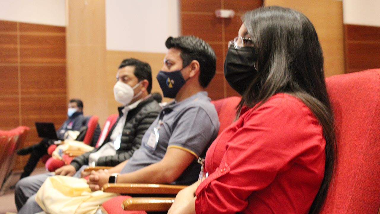 Estudiantes de la carrera de Mecánica durante el evento de empleabilidad