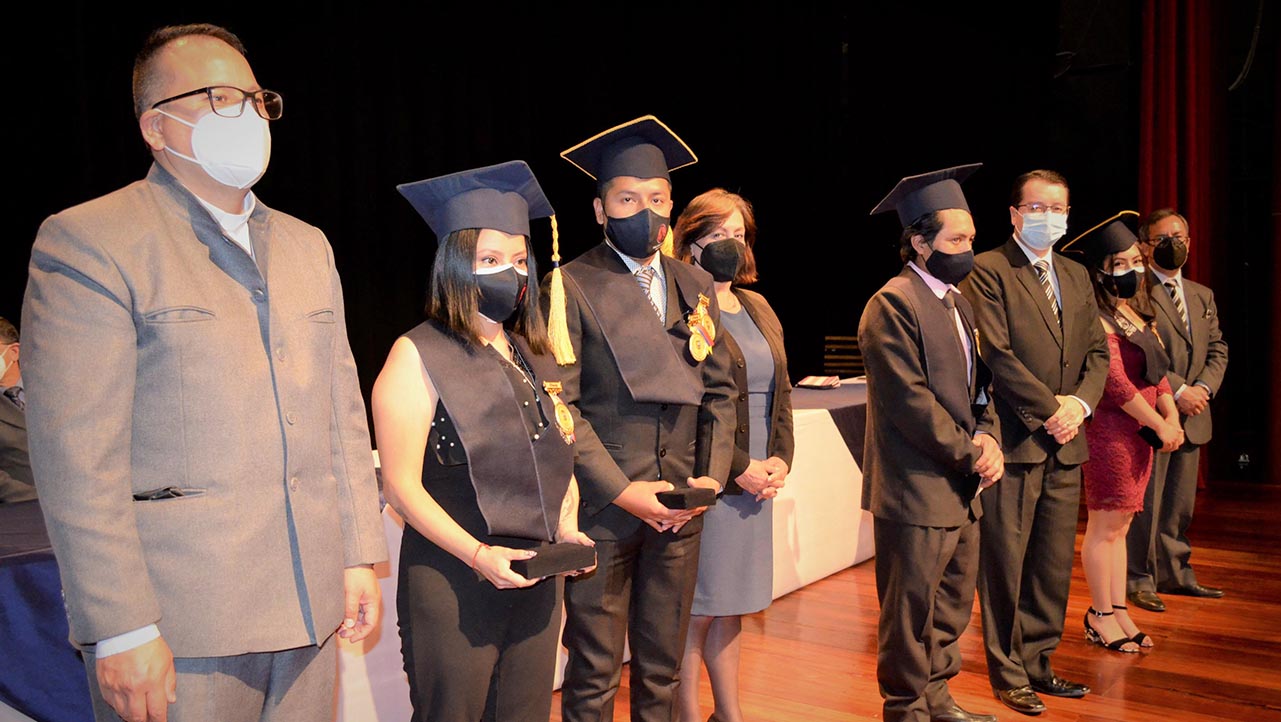 Mejores graduados de la promoción del Centro de Formación Artesanal PACES