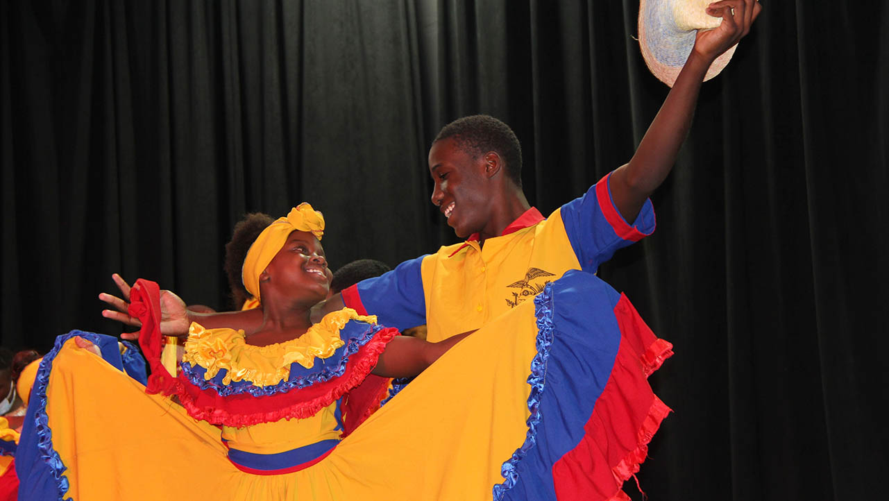 Presentación de la Escuela de Marimba y Danza Afro Juanito Bosco